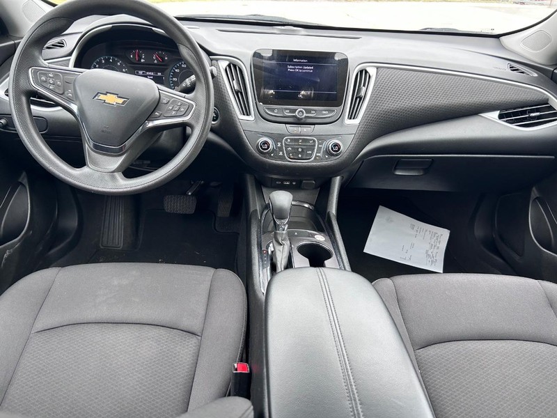 Chevrolet Malibu Vehicle Full-screen Gallery Image 08