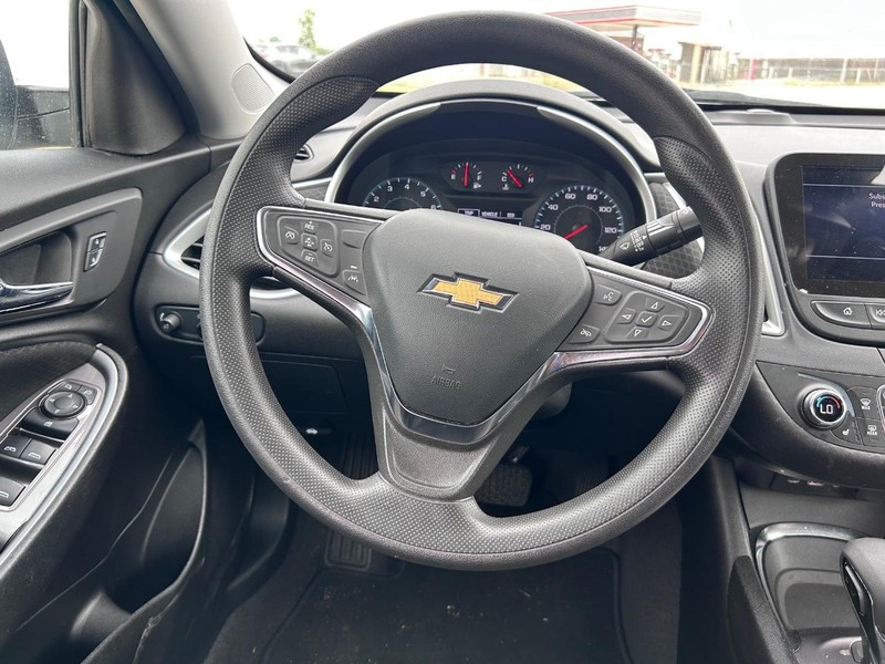 Chevrolet Malibu Vehicle Full-screen Gallery Image 09
