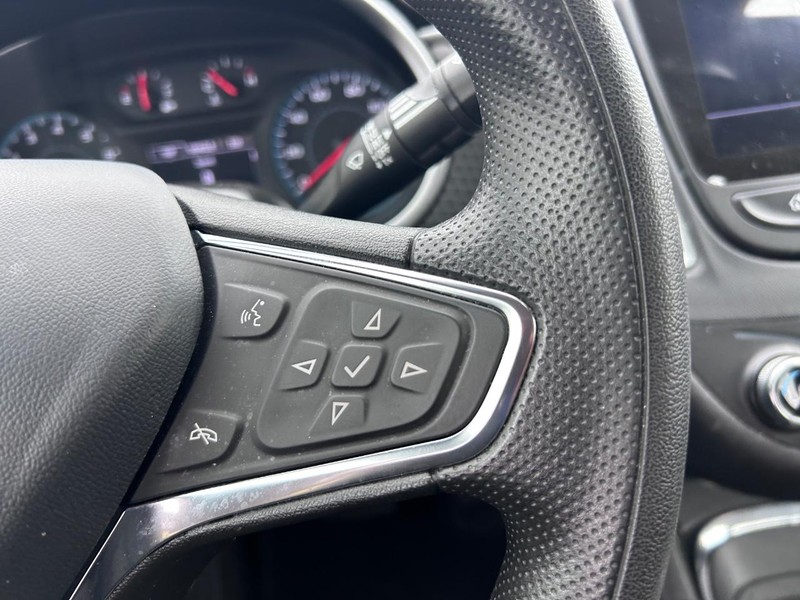 Chevrolet Malibu Vehicle Full-screen Gallery Image 11