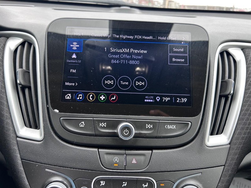 Chevrolet Malibu Vehicle Full-screen Gallery Image 12