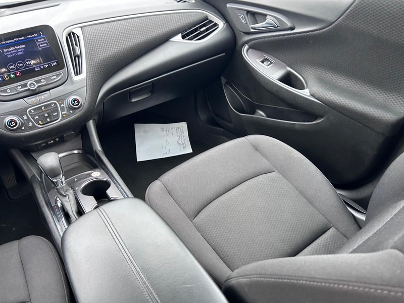 Chevrolet Malibu Vehicle Full-screen Gallery Image 15