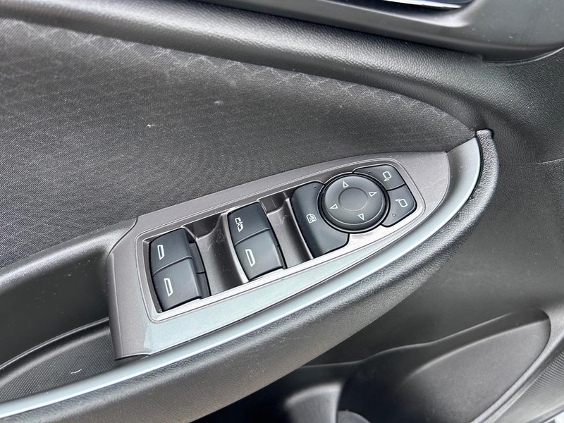 Chevrolet Malibu Vehicle Full-screen Gallery Image 16