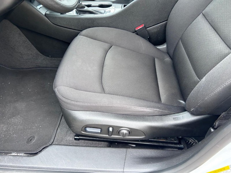 Chevrolet Malibu Vehicle Full-screen Gallery Image 17