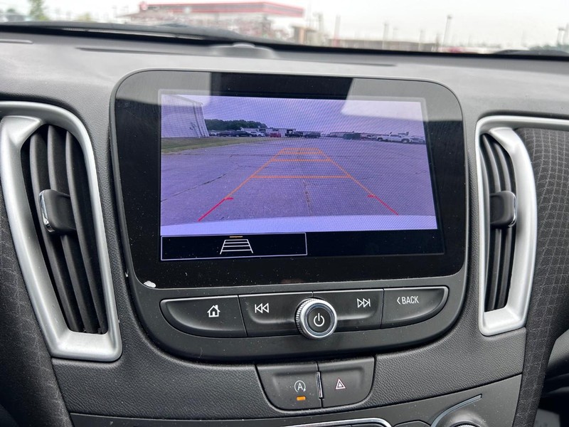 Chevrolet Malibu Vehicle Full-screen Gallery Image 19