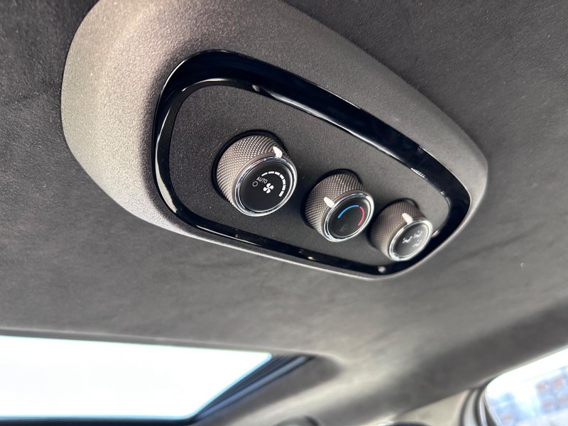 Dodge Durango Vehicle Full-screen Gallery Image 10