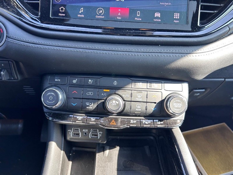 Dodge Durango Vehicle Full-screen Gallery Image 17