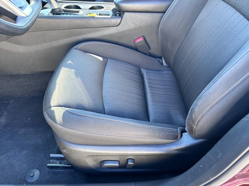 Nissan Altima Vehicle Full-screen Gallery Image 17