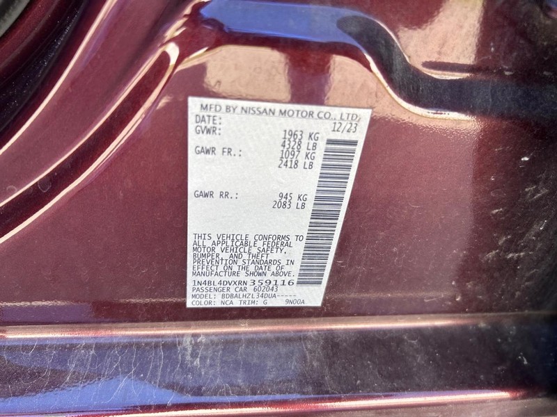 Nissan Altima Vehicle Full-screen Gallery Image 20