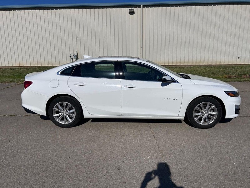 Chevrolet Malibu Vehicle Full-screen Gallery Image 02