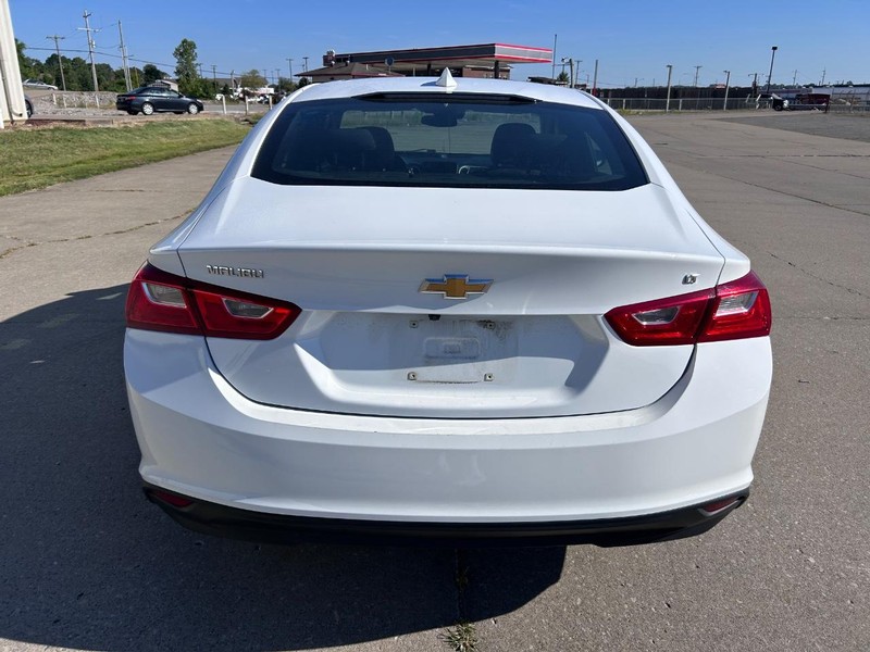 Chevrolet Malibu Vehicle Full-screen Gallery Image 04