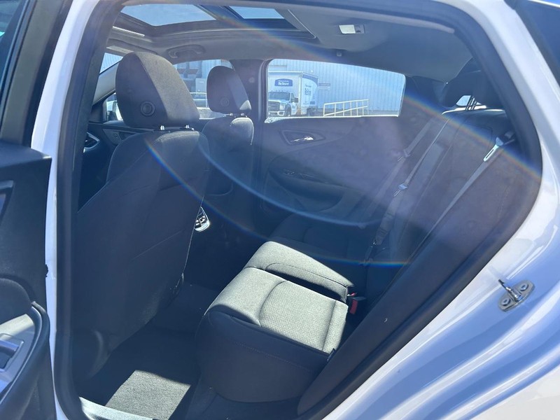 Chevrolet Malibu Vehicle Full-screen Gallery Image 07