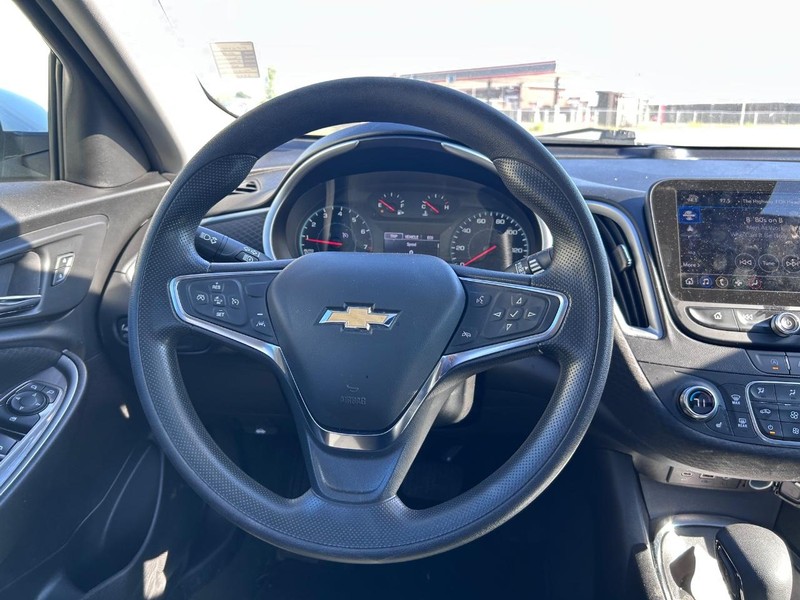 Chevrolet Malibu Vehicle Full-screen Gallery Image 10