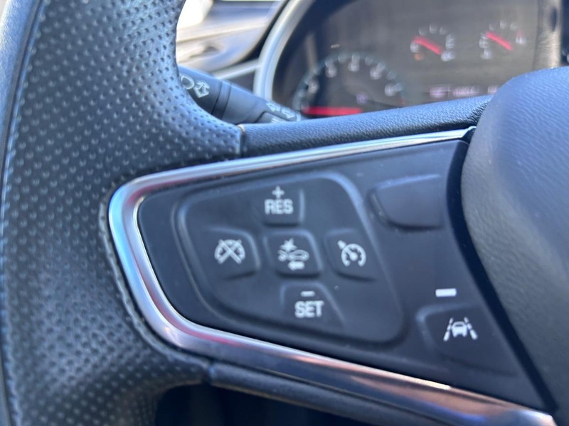 Chevrolet Malibu Vehicle Full-screen Gallery Image 11