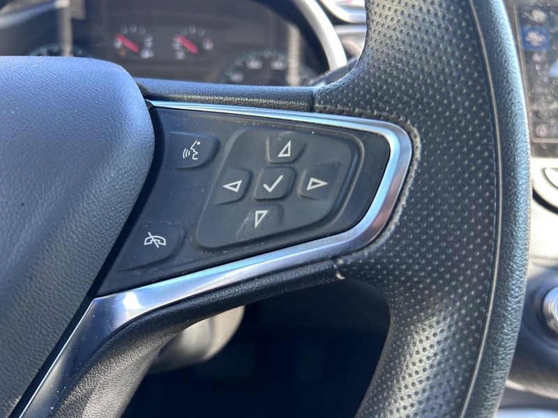 Chevrolet Malibu Vehicle Full-screen Gallery Image 12