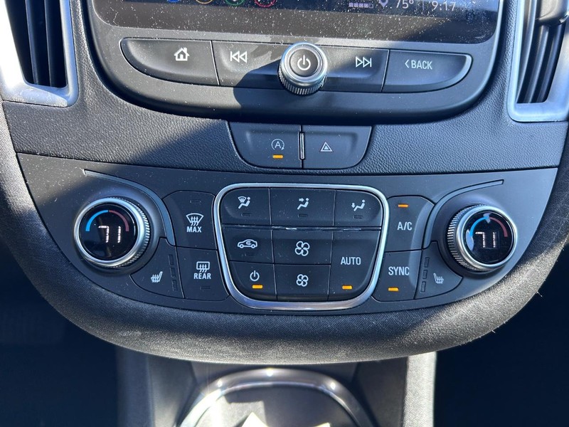 Chevrolet Malibu Vehicle Full-screen Gallery Image 14