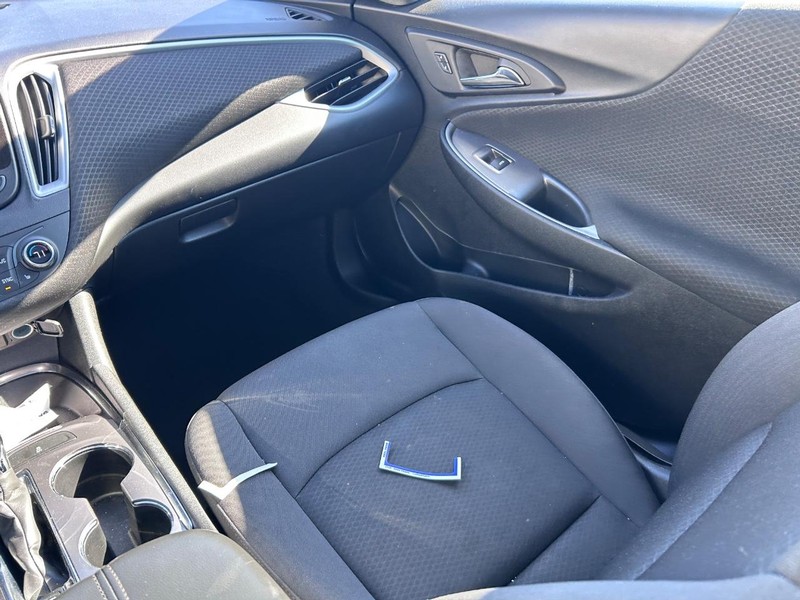 Chevrolet Malibu Vehicle Full-screen Gallery Image 16