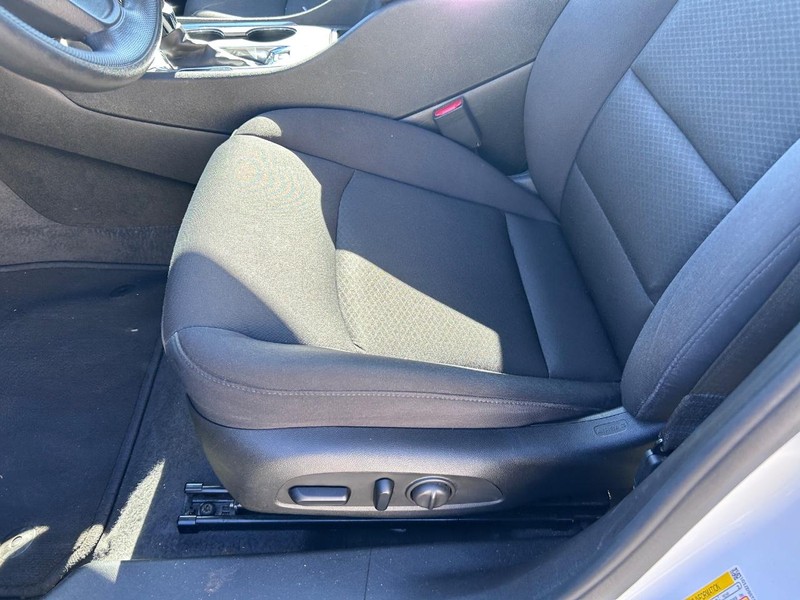 Chevrolet Malibu Vehicle Full-screen Gallery Image 18