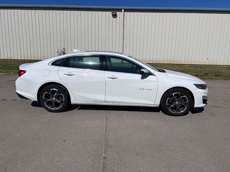 Chevrolet Malibu Vehicle Full-screen Gallery Image 02