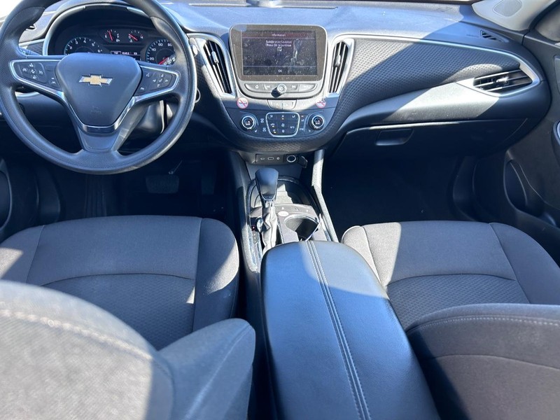 Chevrolet Malibu Vehicle Full-screen Gallery Image 09