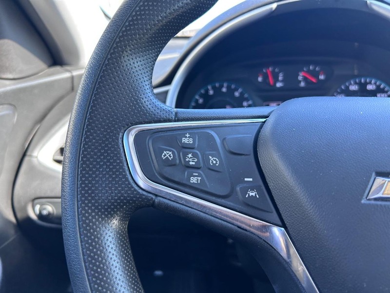 Chevrolet Malibu Vehicle Full-screen Gallery Image 11