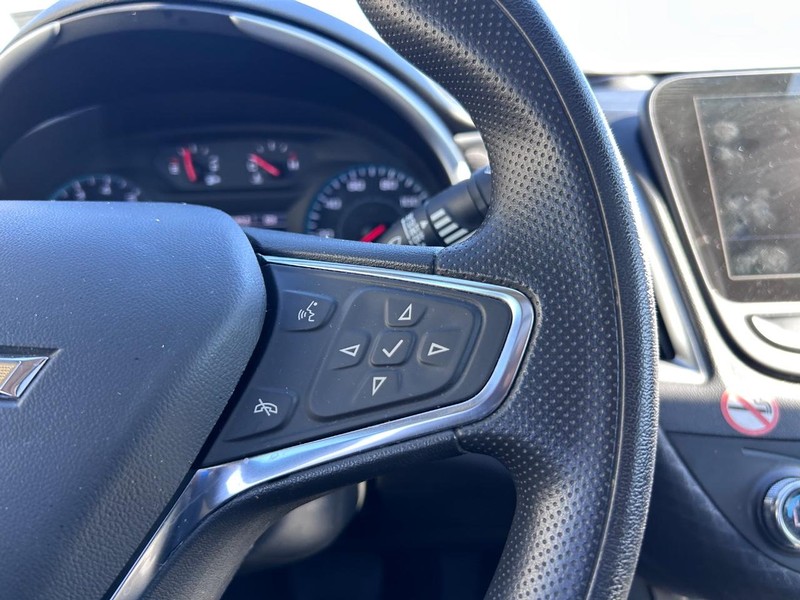 Chevrolet Malibu Vehicle Full-screen Gallery Image 12