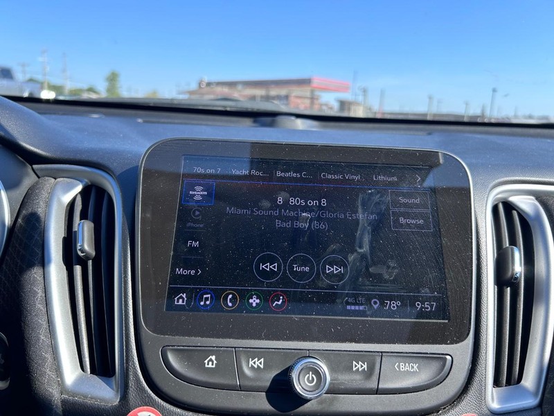 Chevrolet Malibu Vehicle Full-screen Gallery Image 13