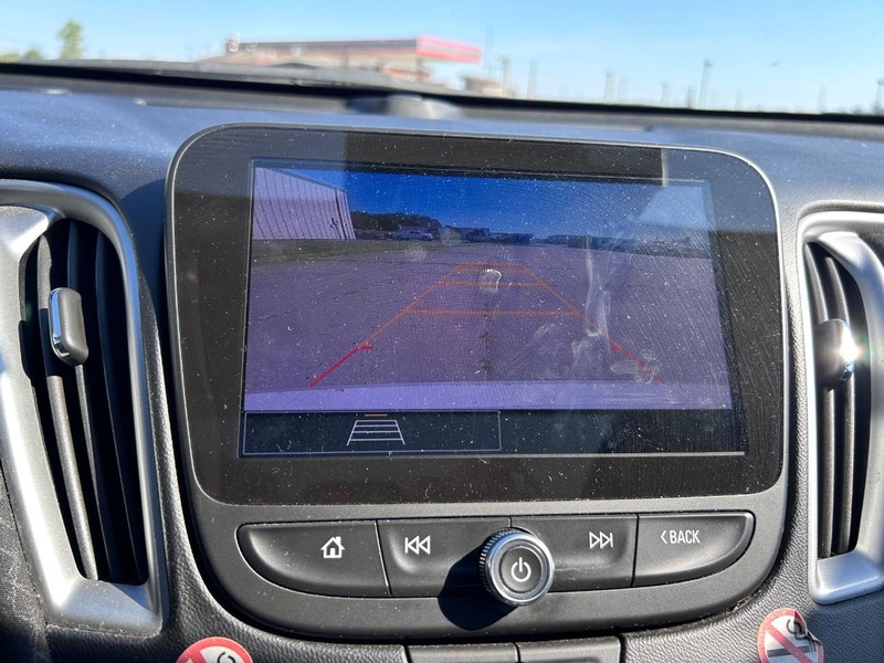 Chevrolet Malibu Vehicle Full-screen Gallery Image 20