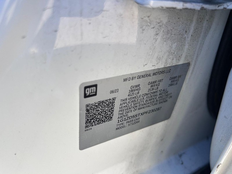 Chevrolet Malibu Vehicle Full-screen Gallery Image 21