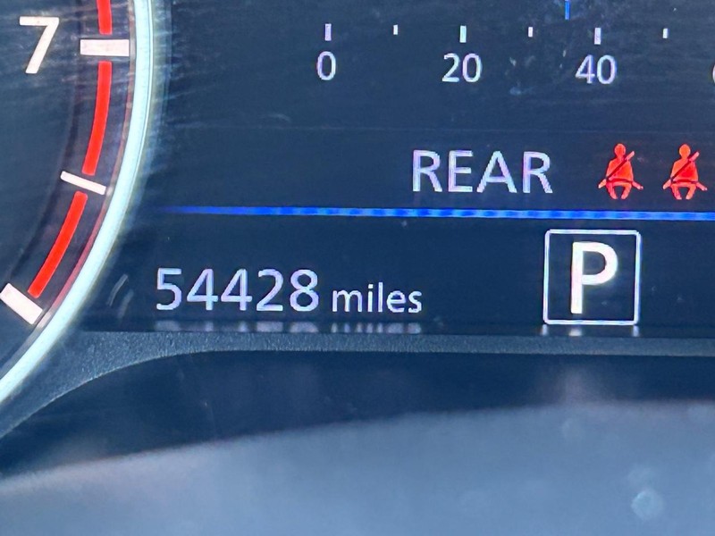 Nissan Altima Vehicle Full-screen Gallery Image 18