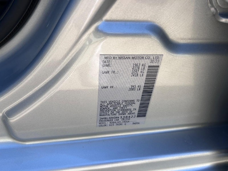 Nissan Altima Vehicle Full-screen Gallery Image 20