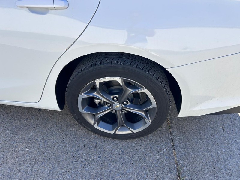 Chevrolet Malibu Vehicle Full-screen Gallery Image 6