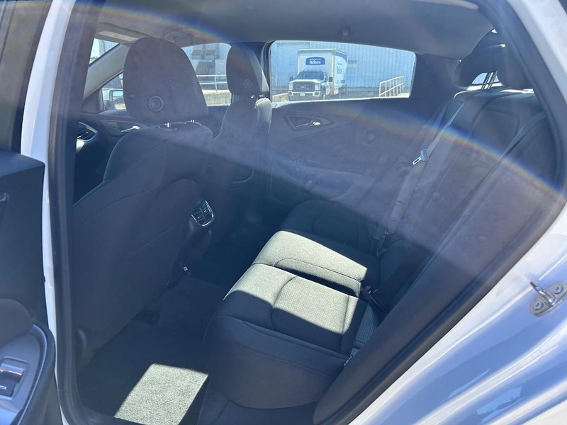 Chevrolet Malibu Vehicle Full-screen Gallery Image 7