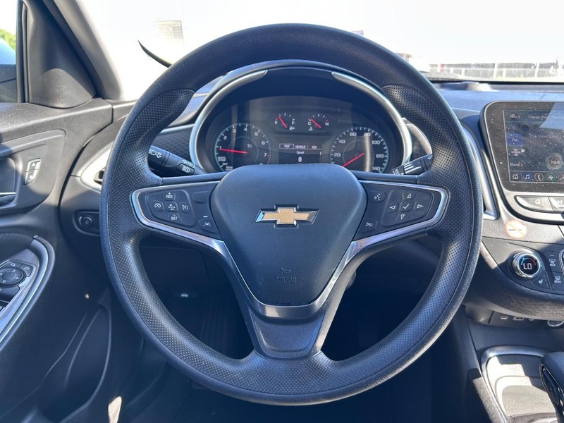 Chevrolet Malibu Vehicle Full-screen Gallery Image 9