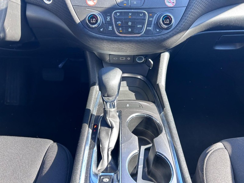 Chevrolet Malibu Vehicle Full-screen Gallery Image 14