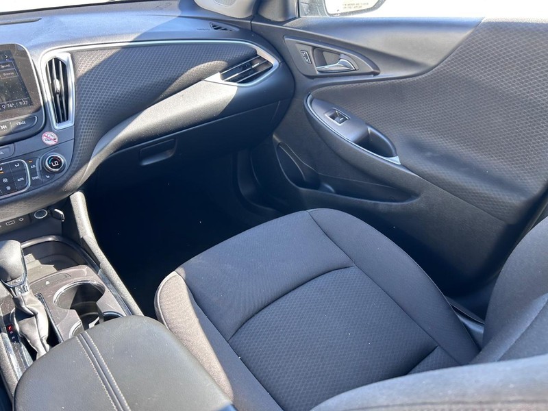 Chevrolet Malibu Vehicle Full-screen Gallery Image 15