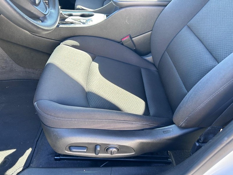 Chevrolet Malibu Vehicle Full-screen Gallery Image 17