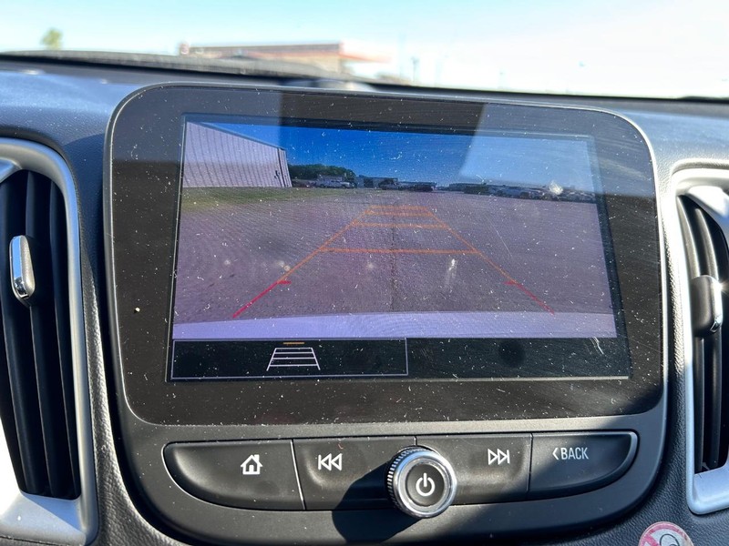 Chevrolet Malibu Vehicle Full-screen Gallery Image 19