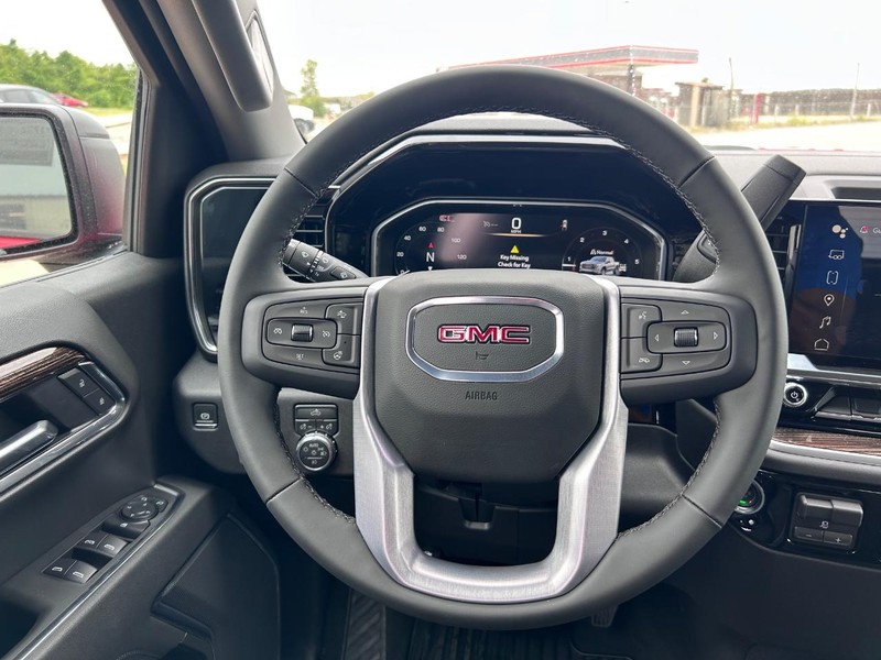 GMC Sierra 1500 Vehicle Full-screen Gallery Image 9