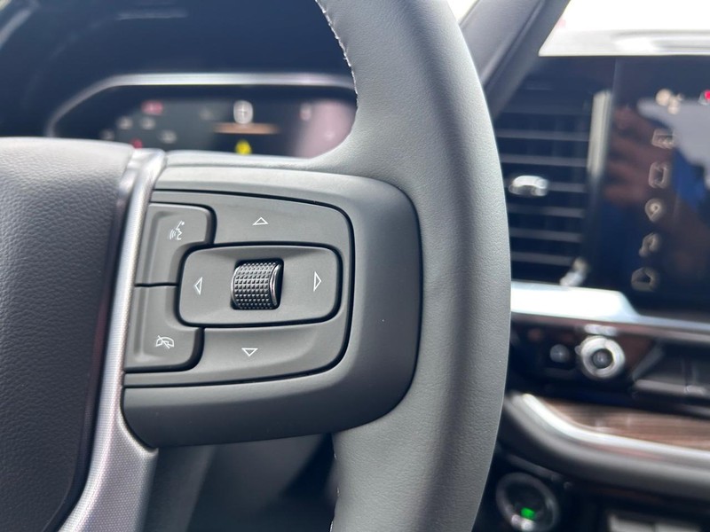 GMC Sierra 1500 Vehicle Full-screen Gallery Image 11