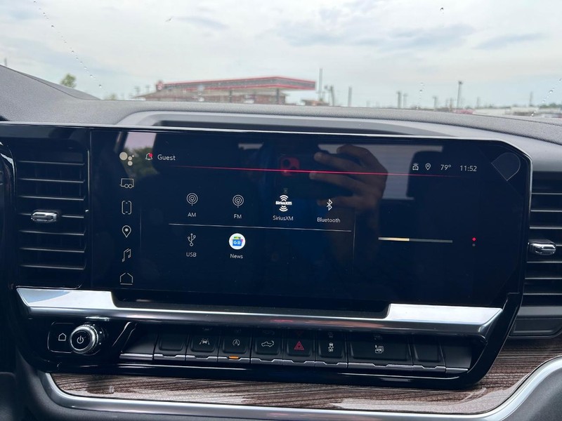 GMC Sierra 1500 Vehicle Full-screen Gallery Image 12