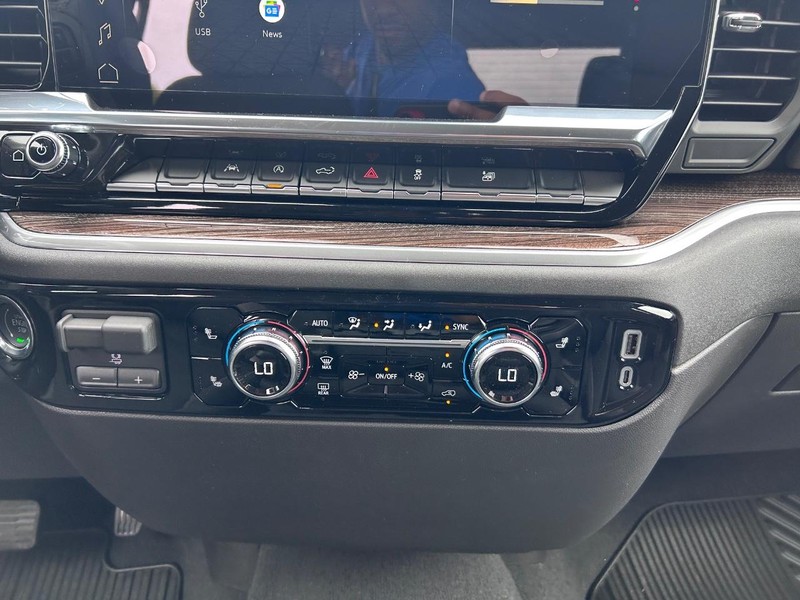 GMC Sierra 1500 Vehicle Full-screen Gallery Image 13