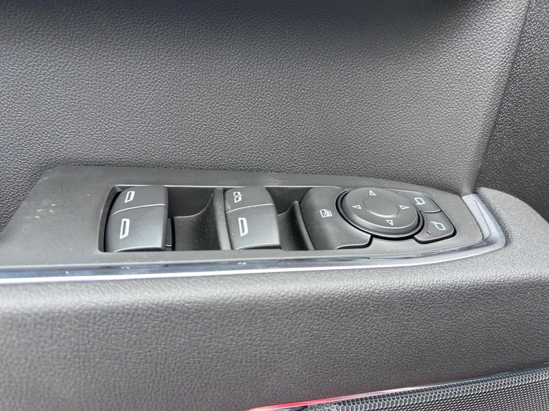 GMC Sierra 1500 Vehicle Full-screen Gallery Image 15