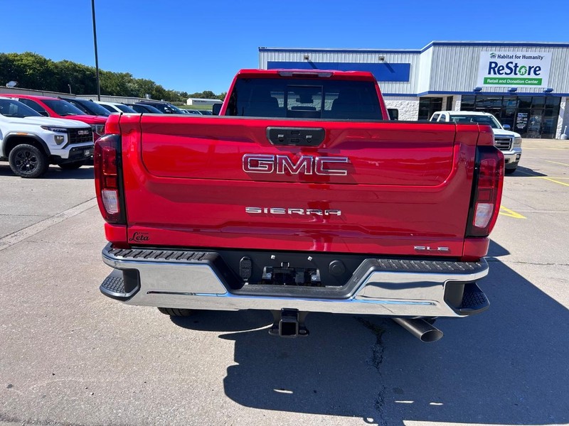 GMC Sierra 3500HD Vehicle Full-screen Gallery Image 4