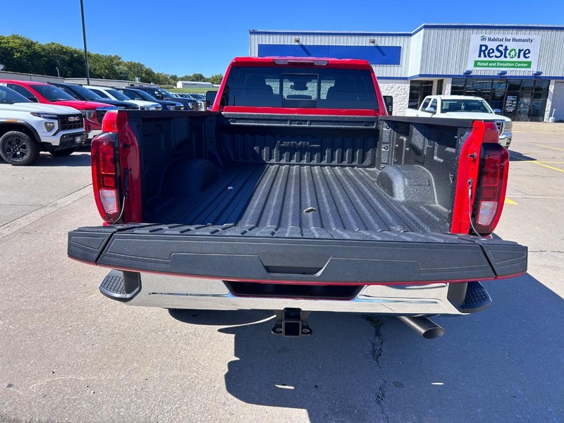 GMC Sierra 3500HD Vehicle Full-screen Gallery Image 5