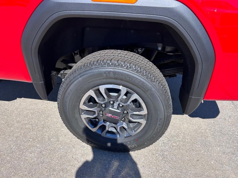 GMC Sierra 3500HD Vehicle Full-screen Gallery Image 6