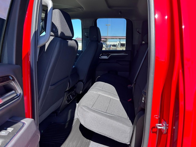 GMC Sierra 3500HD Vehicle Full-screen Gallery Image 7