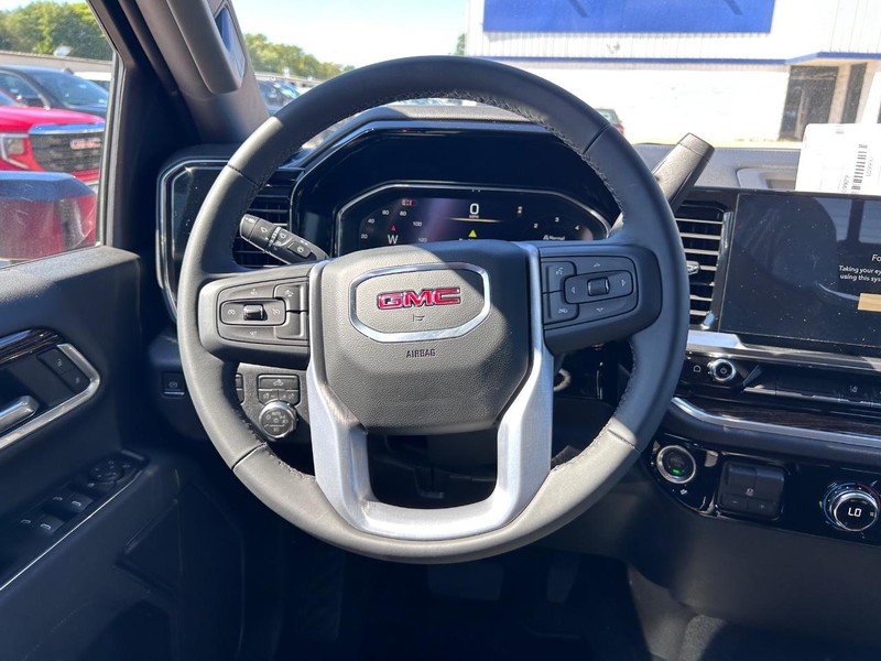 GMC Sierra 3500HD Vehicle Full-screen Gallery Image 9