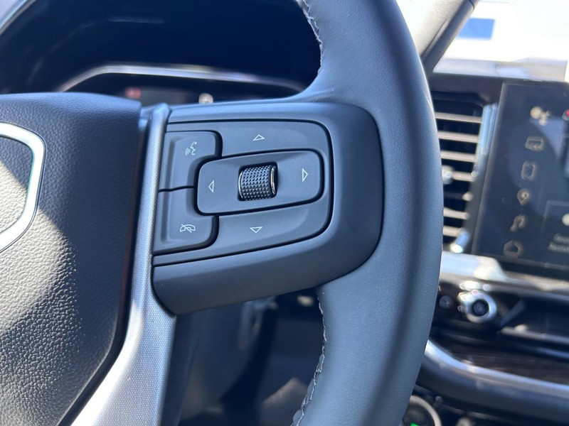 GMC Sierra 3500HD Vehicle Full-screen Gallery Image 11