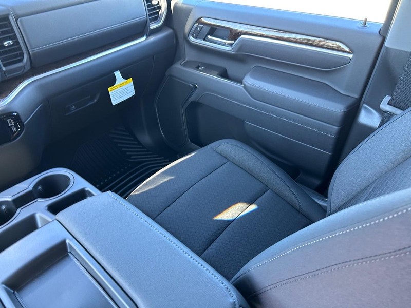 GMC Sierra 3500HD Vehicle Full-screen Gallery Image 14