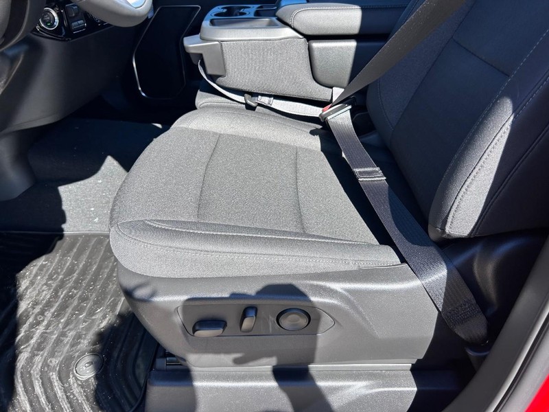 GMC Sierra 3500HD Vehicle Full-screen Gallery Image 16